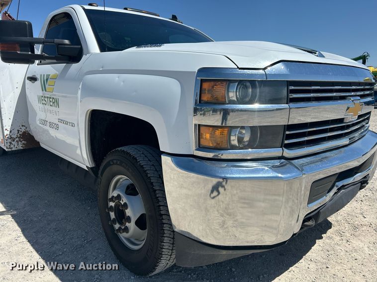 image for item EX9267 2018 Chevrolet Silverado 3500HD utility / service truck