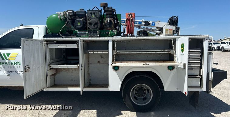 image for item EX9267 2018 Chevrolet Silverado 3500HD utility / service truck