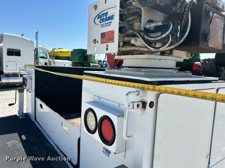 image for item EX9267 2018 Chevrolet Silverado 3500HD utility / service truck