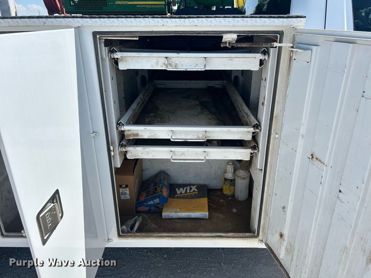 image for item EX9267 2018 Chevrolet Silverado 3500HD utility / service truck