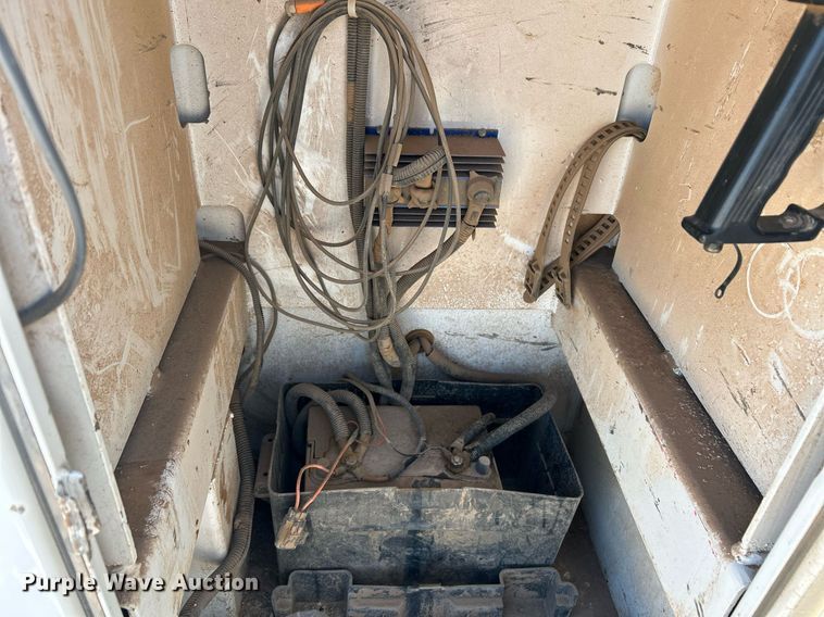 image for item EX9267 2018 Chevrolet Silverado 3500HD utility / service truck