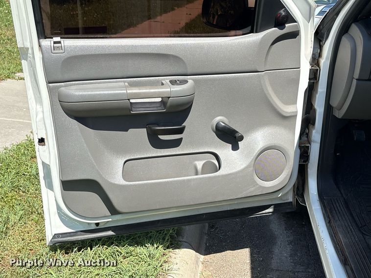 image for item EX9270 2010 Chevrolet Silverado 1500 pickup truck