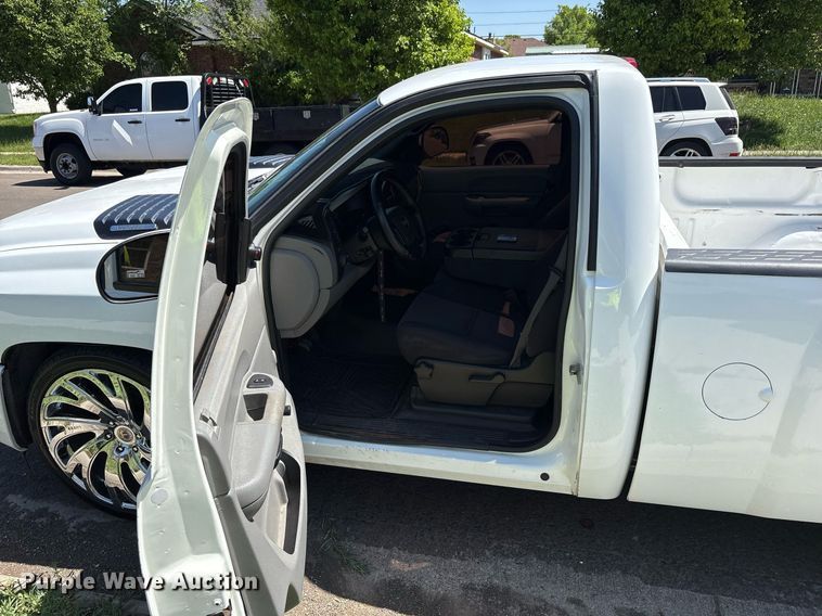 image for item EX9270 2010 Chevrolet Silverado 1500 pickup truck