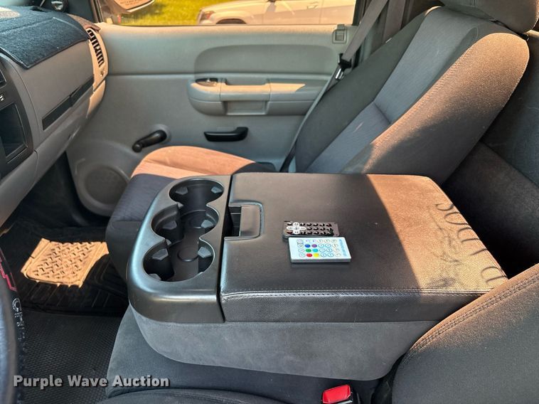 image for item EX9270 2010 Chevrolet Silverado 1500 pickup truck