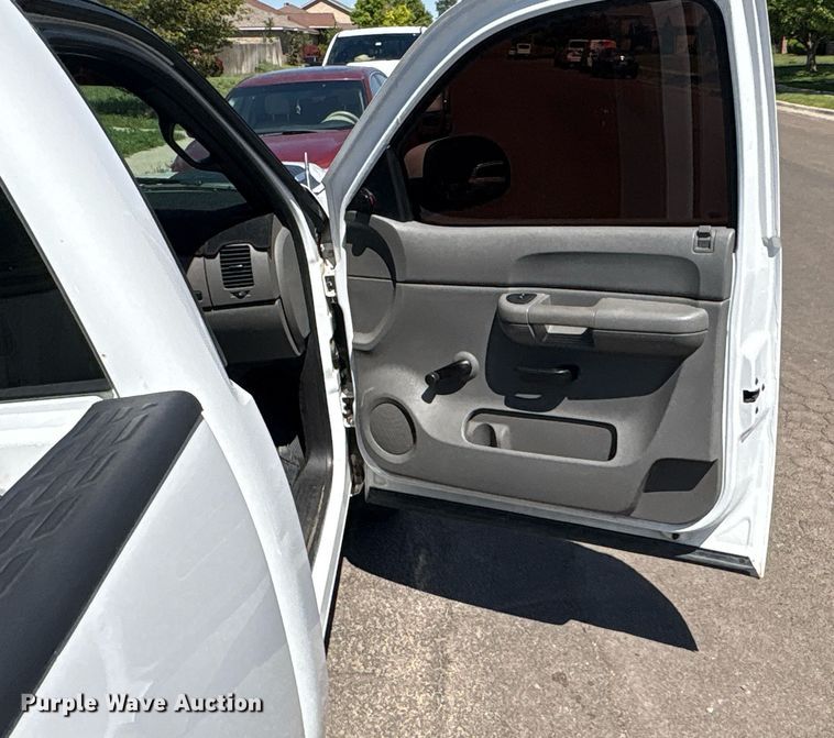 image for item EX9270 2010 Chevrolet Silverado 1500 pickup truck