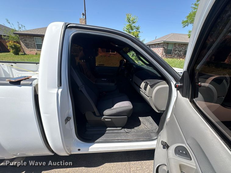 image for item EX9270 2010 Chevrolet Silverado 1500 pickup truck