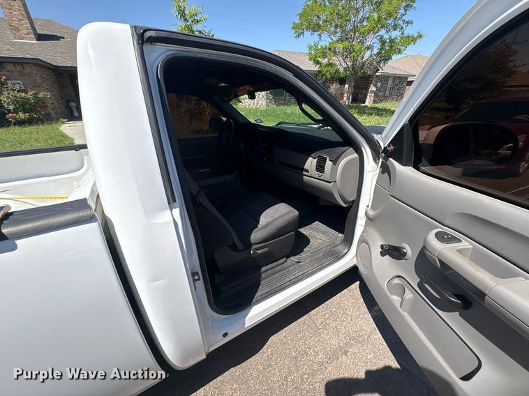 image for item EX9270 2010 Chevrolet Silverado 1500 pickup truck