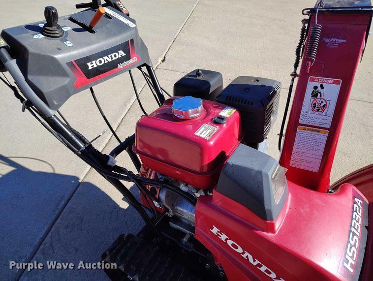 image for item IP9591 Honda HSS1332A snow blower