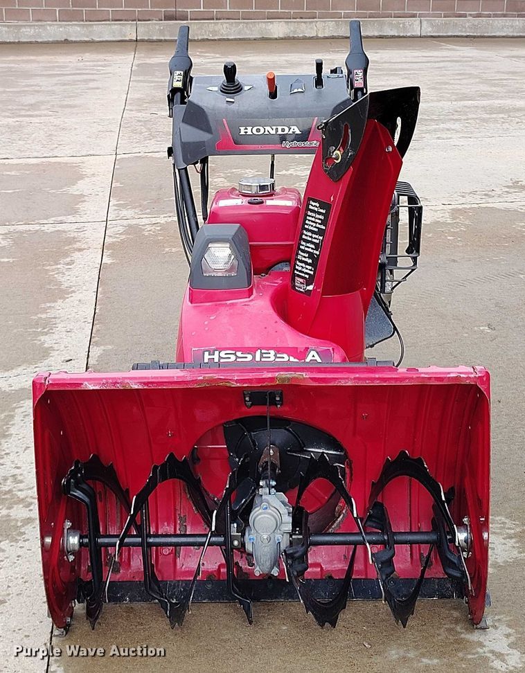 image for item IP9599 Honda HSS1332AAT   tracked snow blower