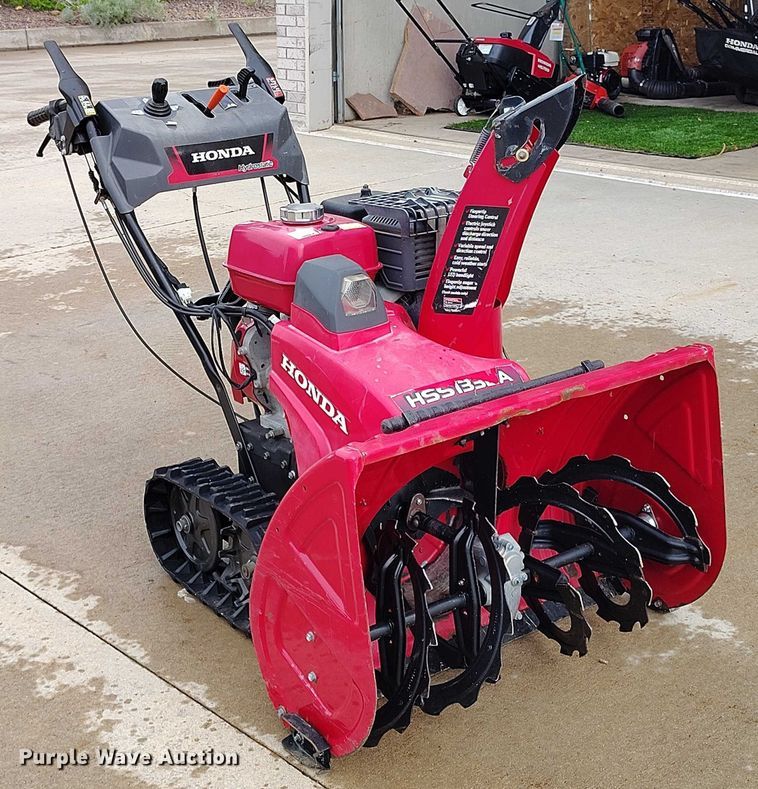 image for item IP9599 Honda HSS1332AAT   tracked snow blower