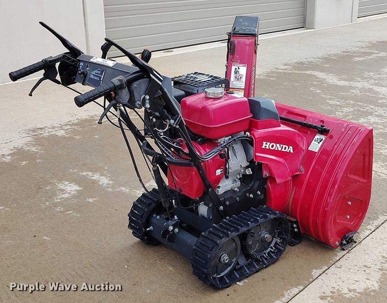 image for item IP9599 Honda HSS1332AAT   tracked snow blower