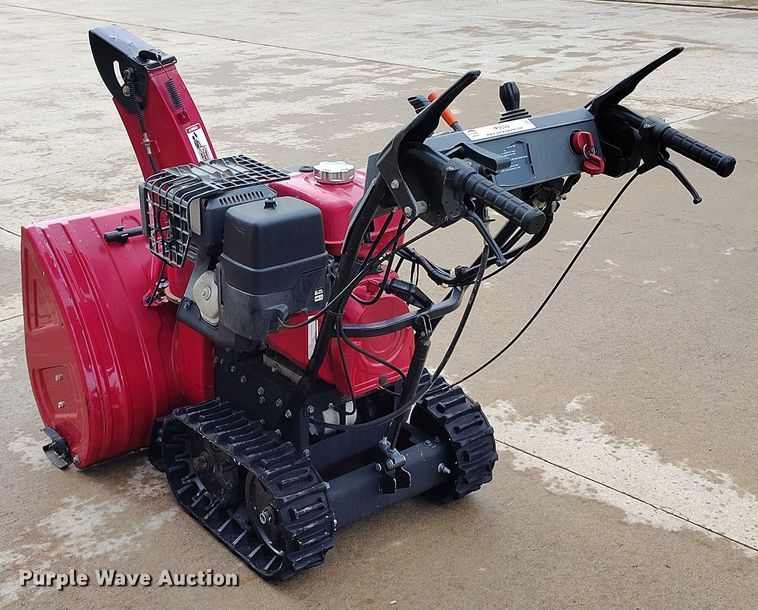image for item IP9599 Honda HSS1332AAT   tracked snow blower
