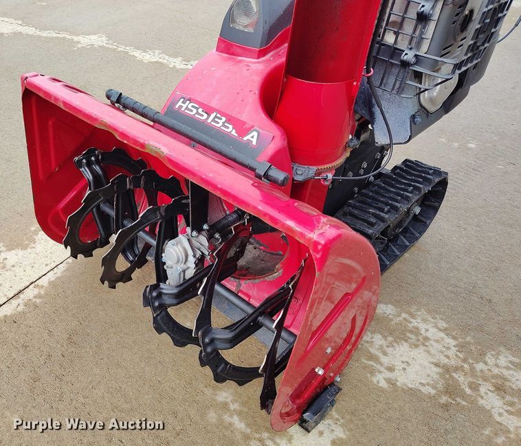 image for item IP9599 Honda HSS1332AAT   tracked snow blower