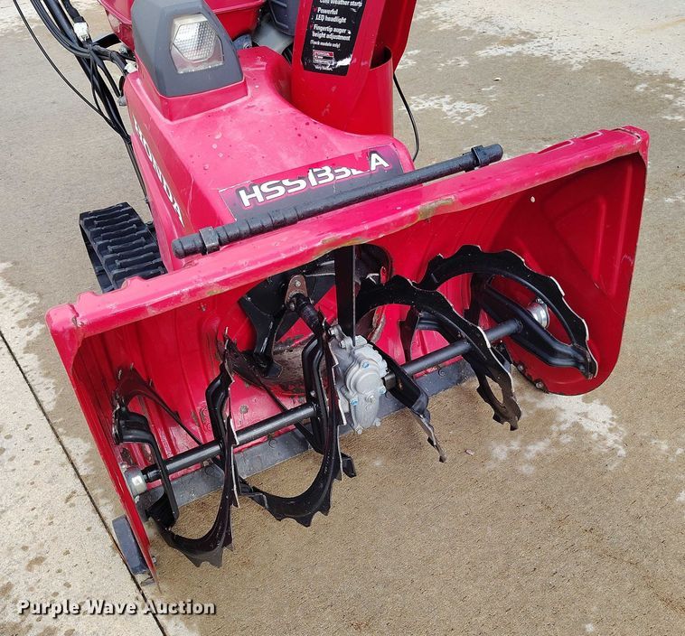 image for item IP9599 Honda HSS1332AAT   tracked snow blower