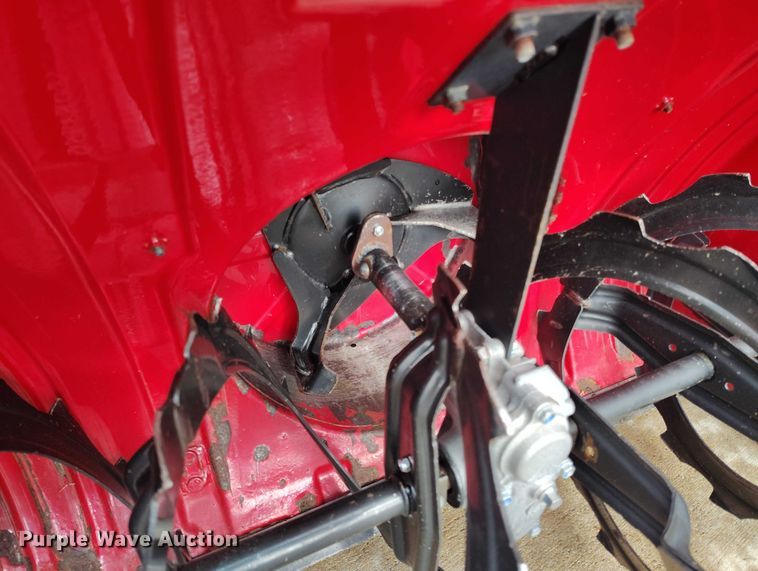 image for item IP9599 Honda HSS1332AAT   tracked snow blower