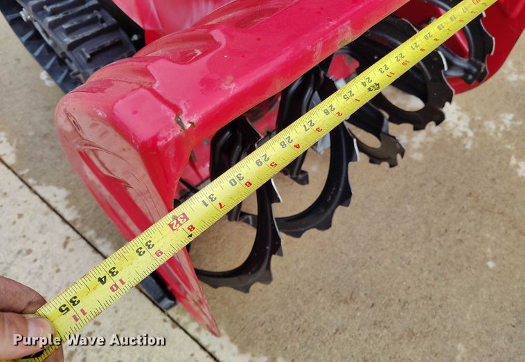 image for item IP9599 Honda HSS1332AAT   tracked snow blower