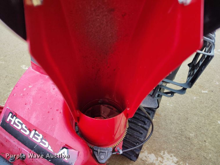 image for item IP9599 Honda HSS1332AAT   tracked snow blower
