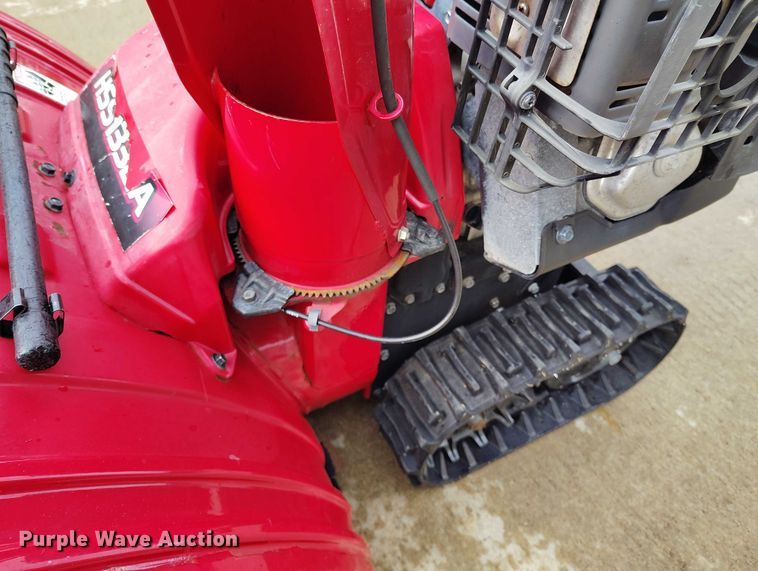 image for item IP9599 Honda HSS1332AAT   tracked snow blower