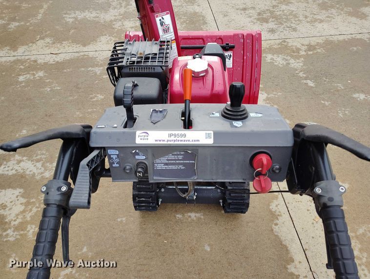 image for item IP9599 Honda HSS1332AAT   tracked snow blower