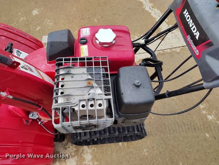 image for item IP9599 Honda HSS1332AAT   tracked snow blower