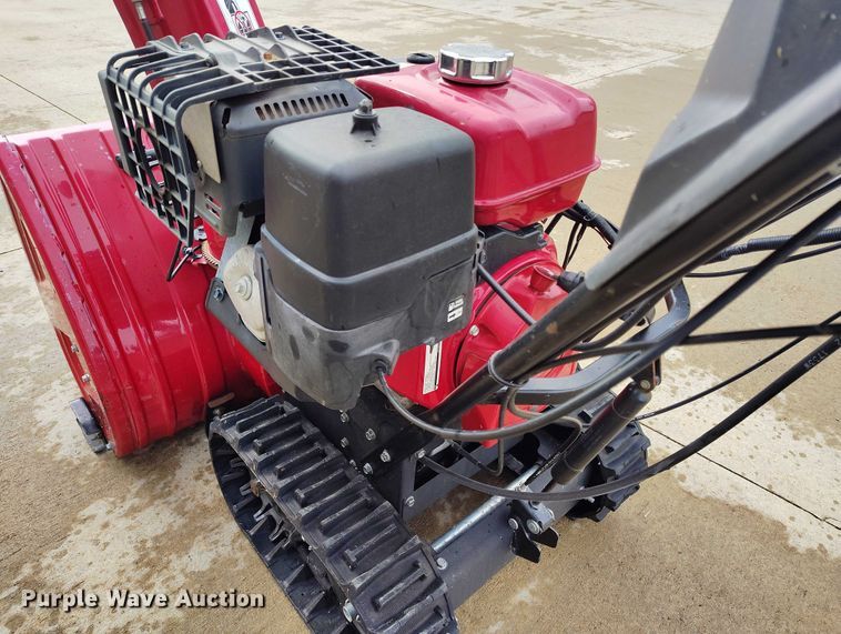 image for item IP9599 Honda HSS1332AAT   tracked snow blower