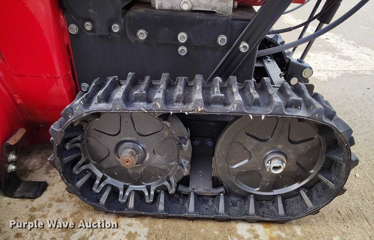 image for item IP9599 Honda HSS1332AAT   tracked snow blower