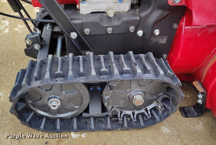 image for item IP9599 Honda HSS1332AAT   tracked snow blower