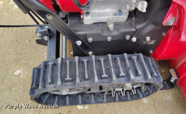 image for item IP9599 Honda HSS1332AAT   tracked snow blower