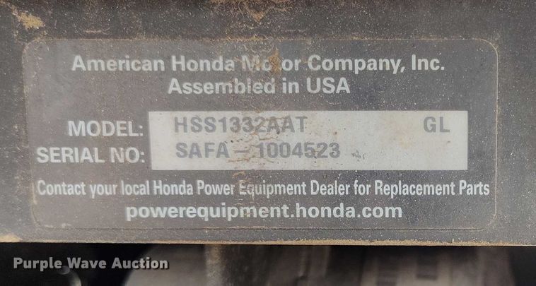 image for item IP9599 Honda HSS1332AAT   tracked snow blower