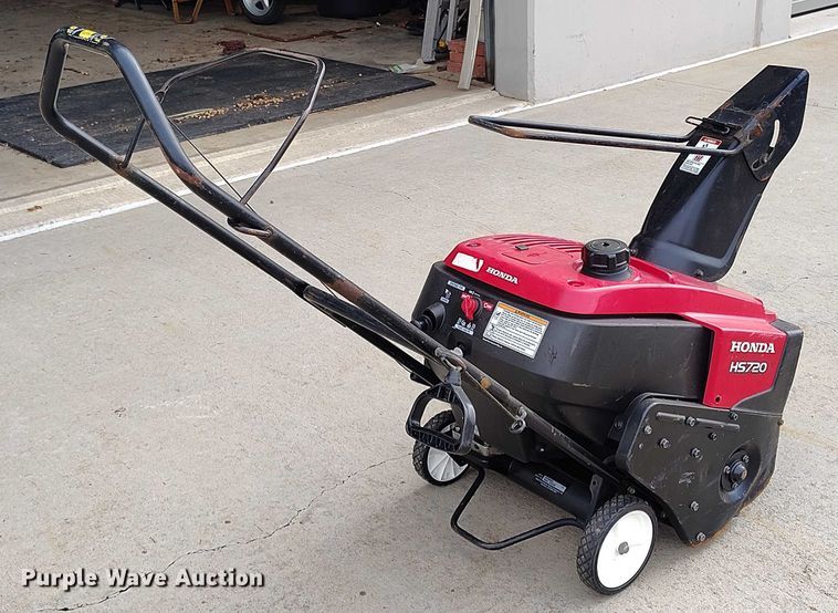 image for item IP9600 Honda HS720AMA  snow blower