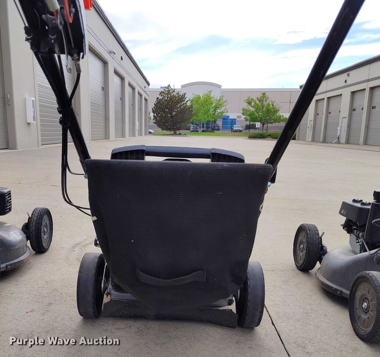 image for item IP9601 (4) Honda HRC216K3 push mowers