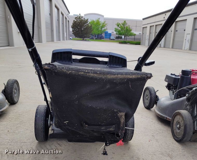 image for item IP9601 (4) Honda HRC216K3 push mowers