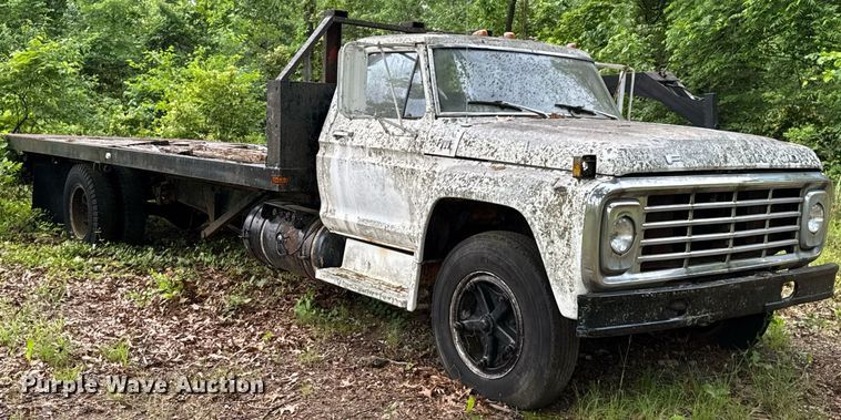 image for item JX9283 1973 Ford F700 rollback truck
