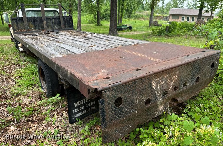 image for item JX9283 1973 Ford F700 rollback truck