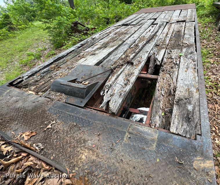 image for item JX9283 1973 Ford F700 rollback truck