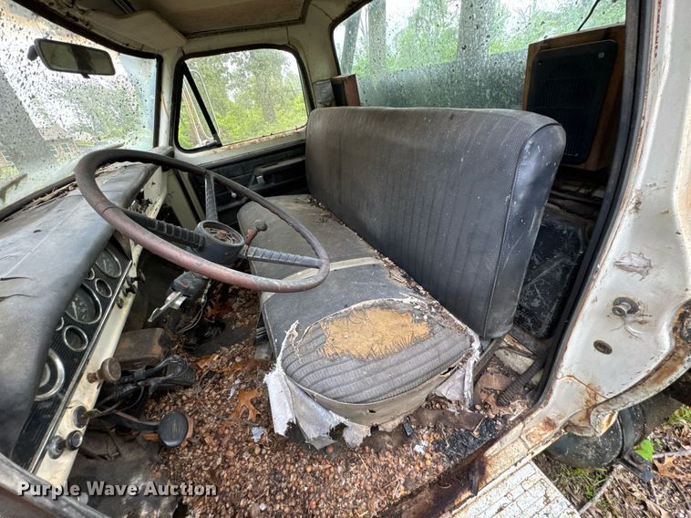 image for item JX9283 1973 Ford F700 rollback truck