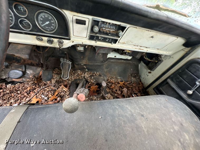 image for item JX9283 1973 Ford F700 rollback truck