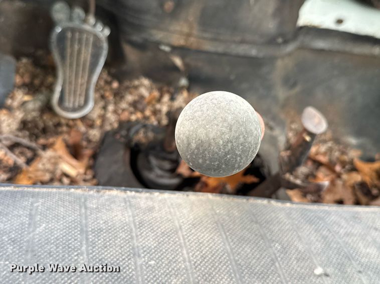 image for item JX9283 1973 Ford F700 rollback truck