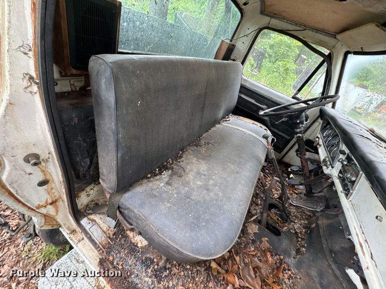 image for item JX9283 1973 Ford F700 rollback truck