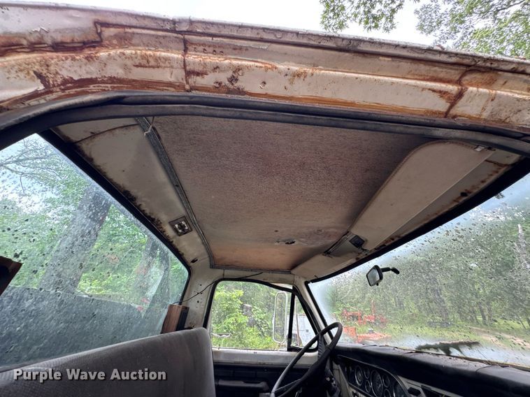 image for item JX9283 1973 Ford F700 rollback truck