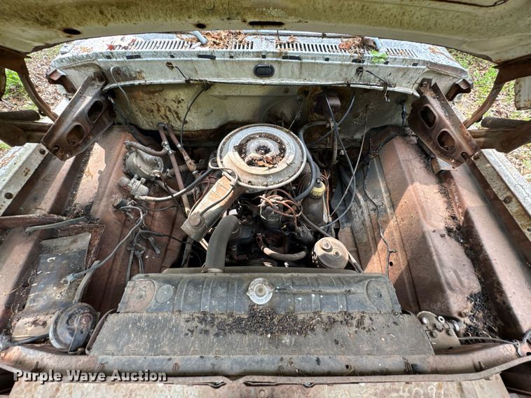 image for item JX9283 1973 Ford F700 rollback truck