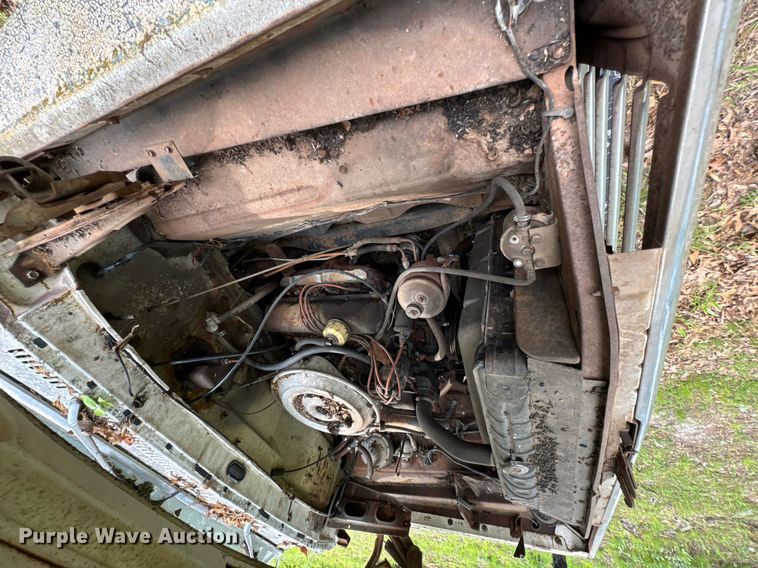 image for item JX9283 1973 Ford F700 rollback truck