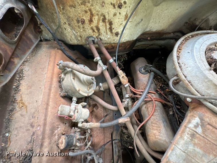 image for item JX9283 1973 Ford F700 rollback truck