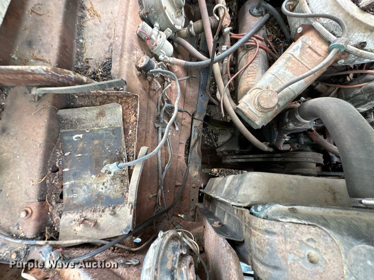 image for item JX9283 1973 Ford F700 rollback truck