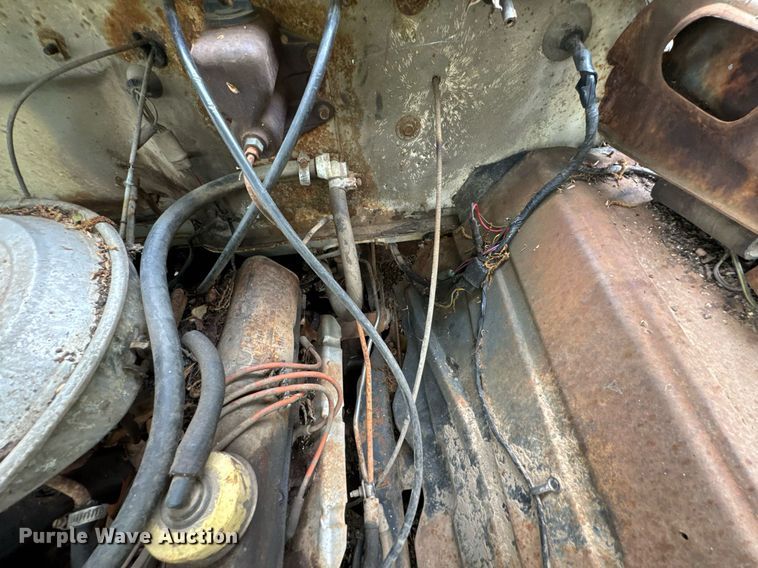 image for item JX9283 1973 Ford F700 rollback truck