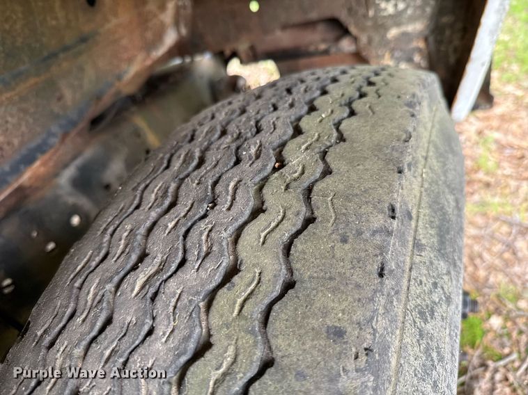 image for item JX9283 1973 Ford F700 rollback truck