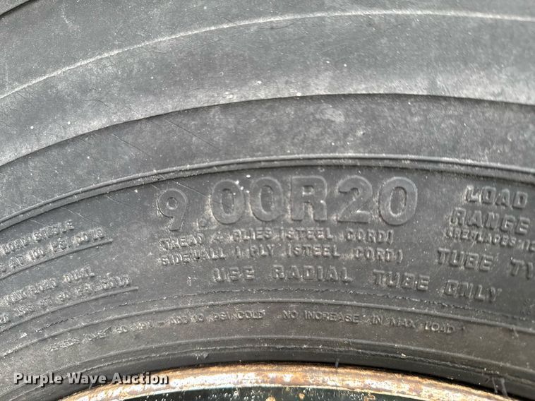 image for item JX9283 1973 Ford F700 rollback truck