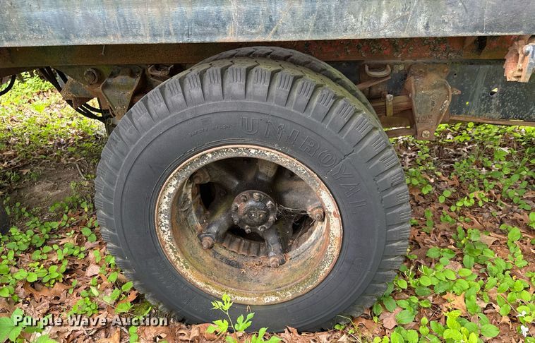 image for item JX9283 1973 Ford F700 rollback truck