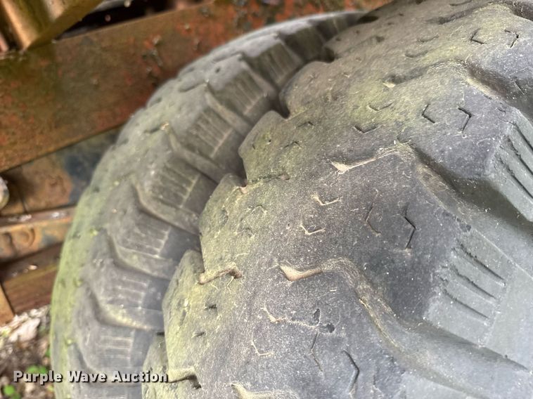 image for item JX9283 1973 Ford F700 rollback truck