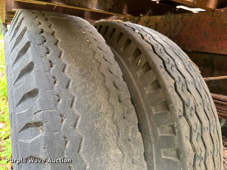 image for item JX9283 1973 Ford F700 rollback truck